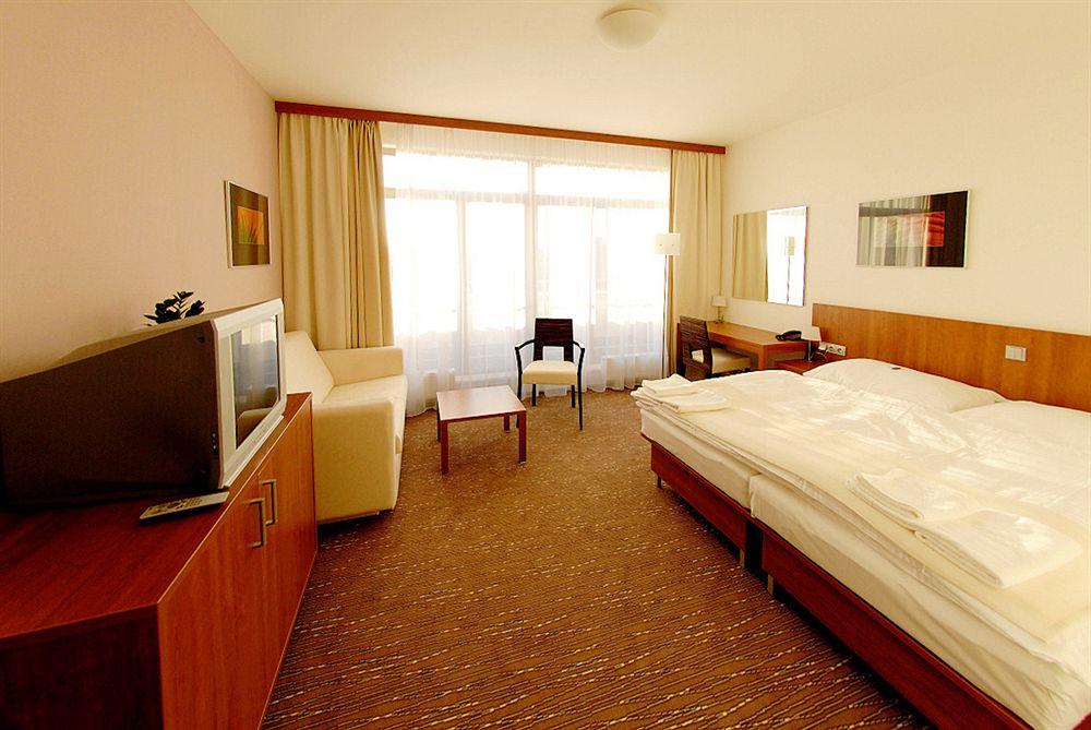 Academic Hotel & Congress Centre Розтоки Экстерьер фото