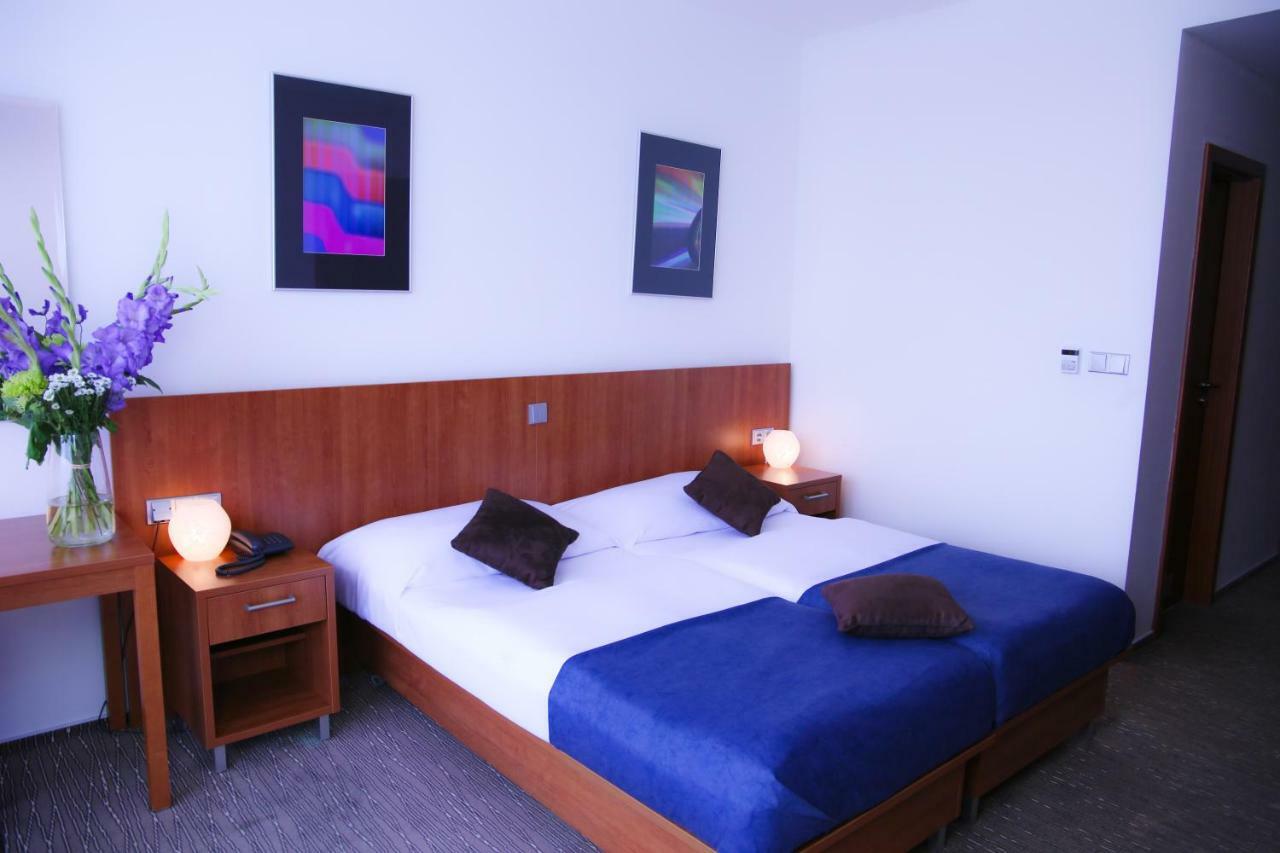 Academic Hotel & Congress Centre Розтоки Экстерьер фото