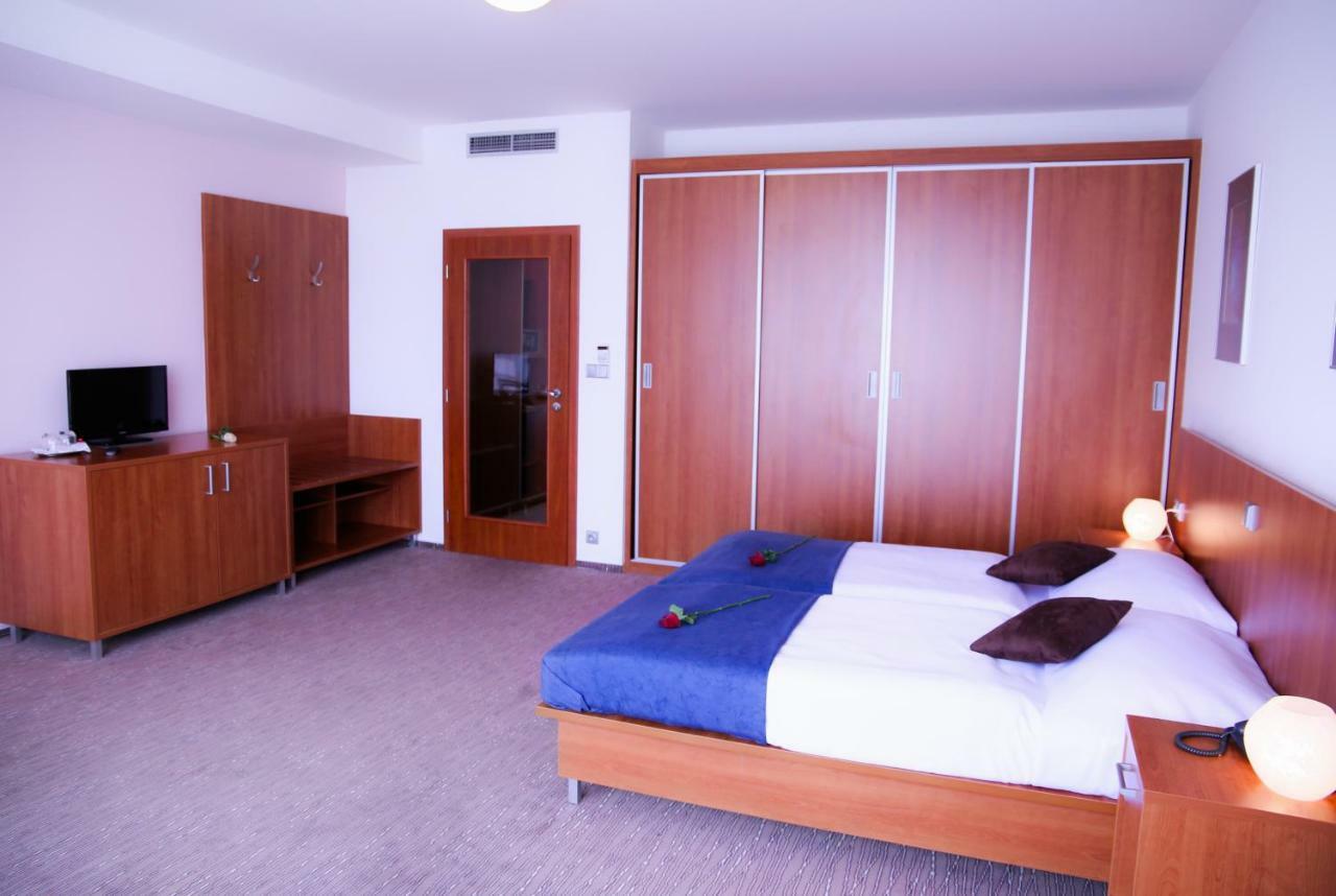Academic Hotel & Congress Centre Розтоки Экстерьер фото