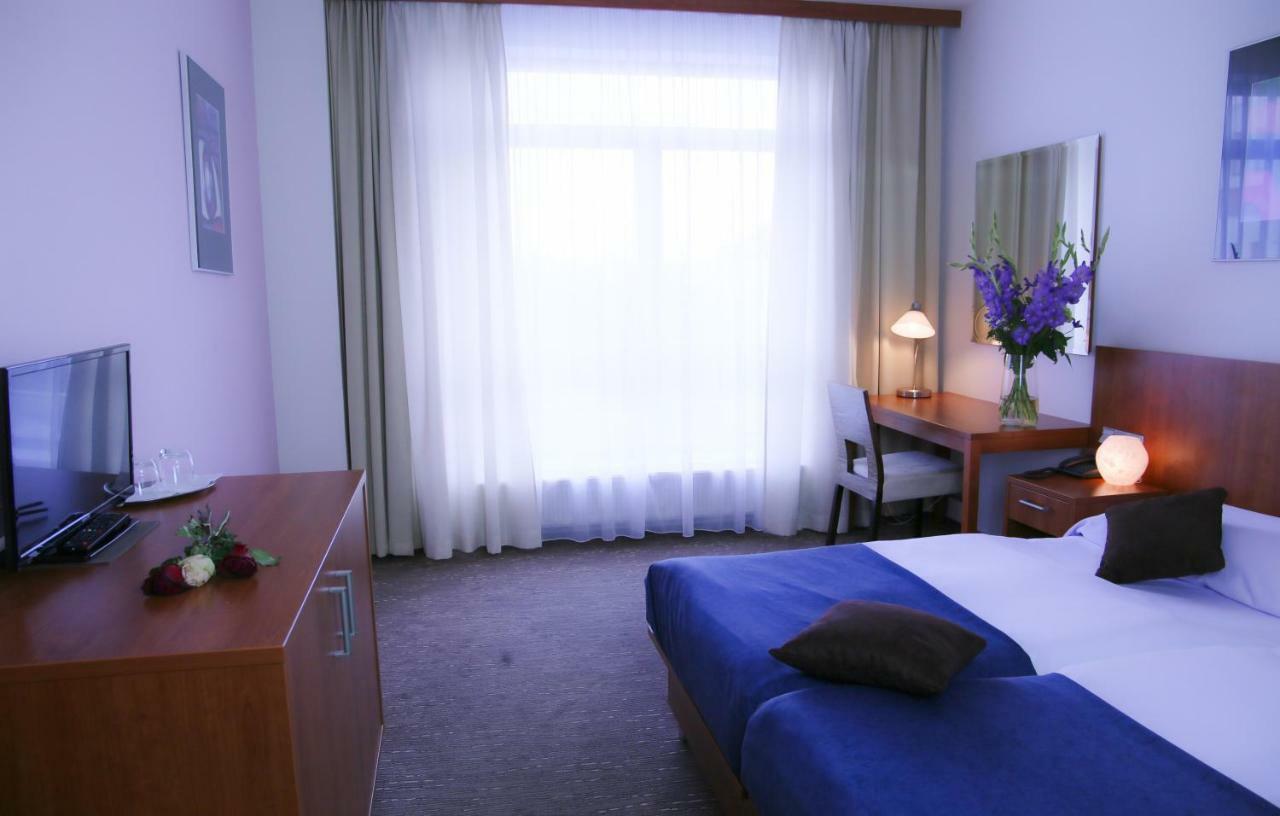 Academic Hotel & Congress Centre Розтоки Экстерьер фото