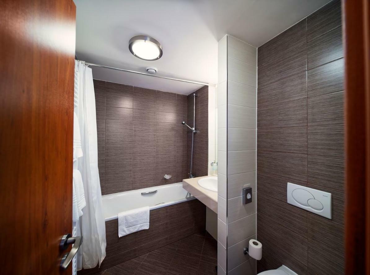 Academic Hotel & Congress Centre Розтоки Экстерьер фото